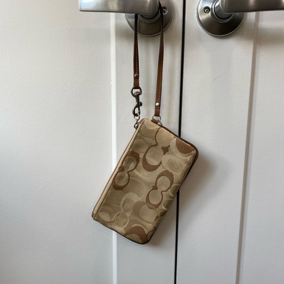 Coach signature canvas and leather wristlet clutch - Picture 2 of 4